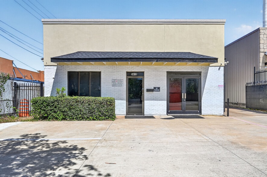 Primary Photo Of 3413 Herring Ave, Irving Funeral Home For Lease