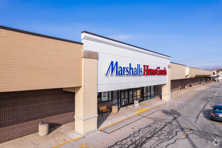 More Photos Of 2525-2677 S 108th St, West Allis General Retail For Lease