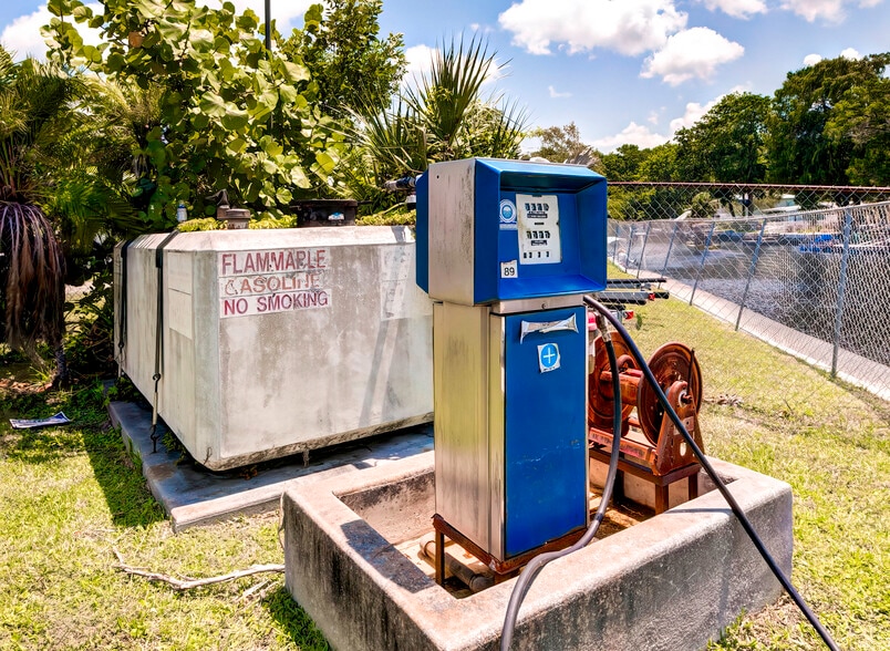 More Photos Of 7154 Shoal Line Blvd, Spring Hill Marina For Sale