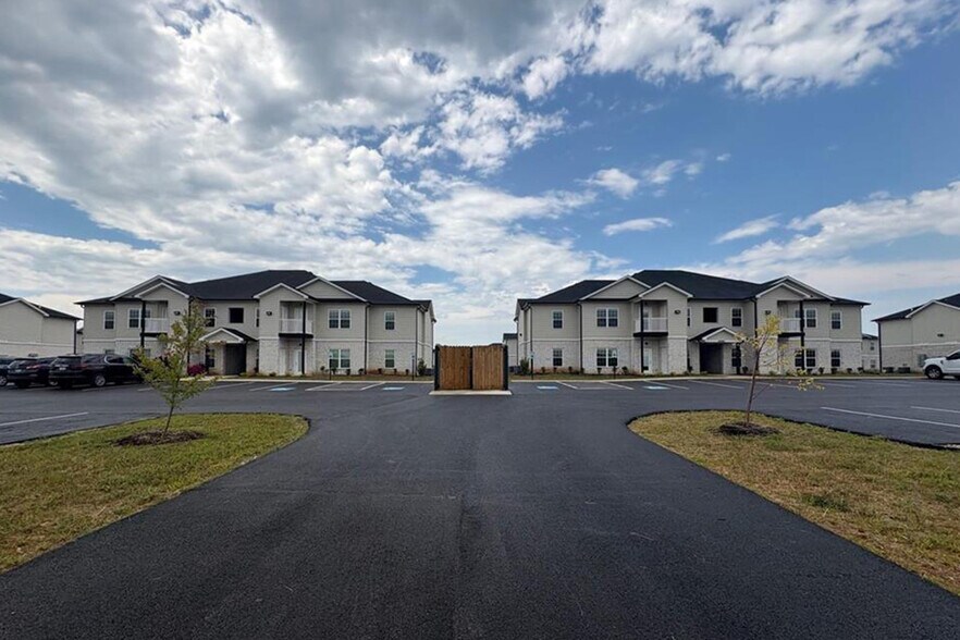 Primary Photo Of 5294-5312 Bakers Spring St, Bowling Green Apartments For Sale