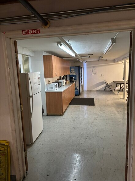 More Photos Of 140 Industry Rd, Georgetown Manufacturing For Lease