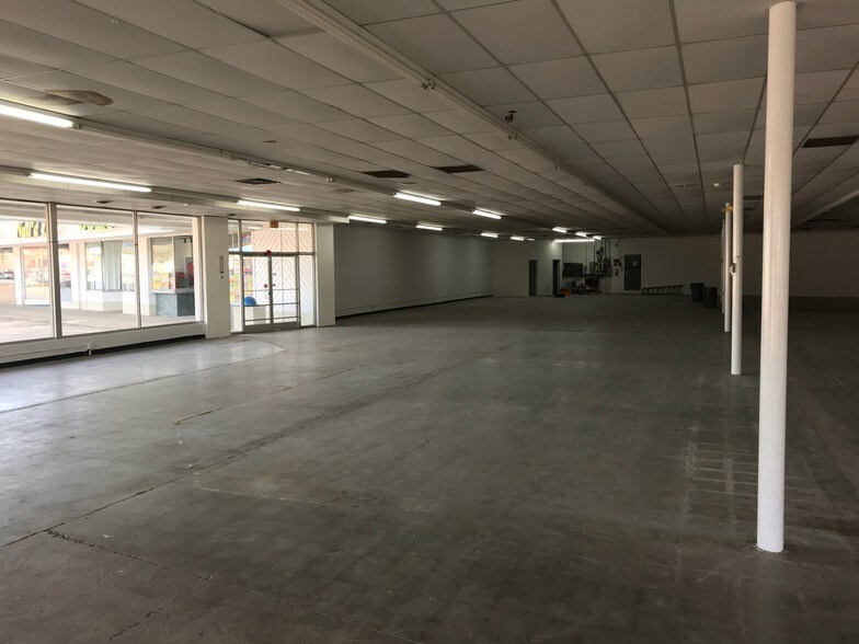 More Photos Of 9600-9720 Warwick Blvd, Newport News Unknown For Lease