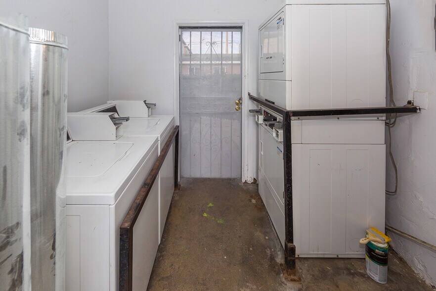 More Photos Of 1735 E 10th St, Long Beach Apartments For Sale