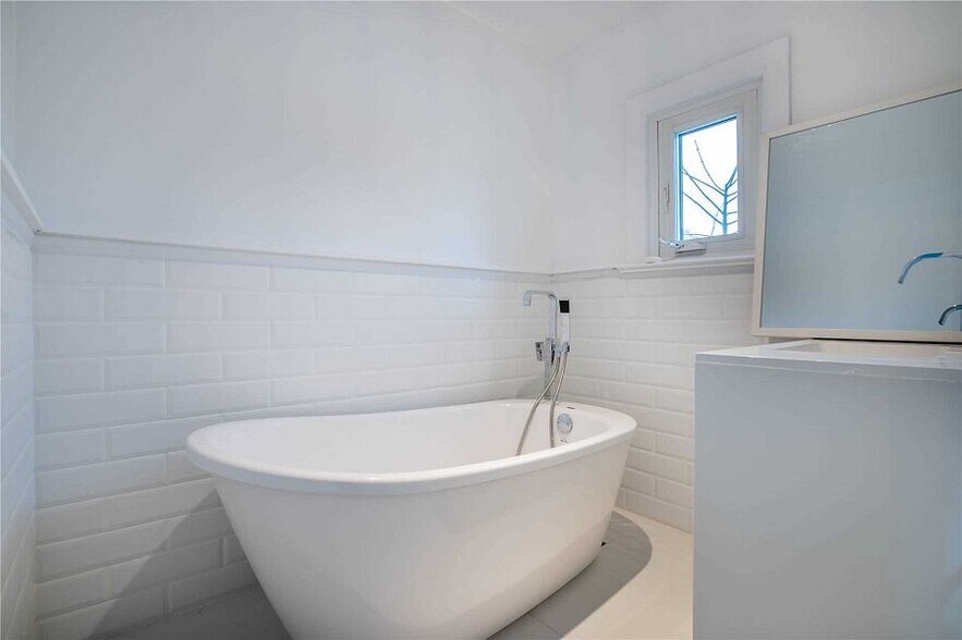 More Photos Of 59-61 Mary St, Barrie Apartments For Lease