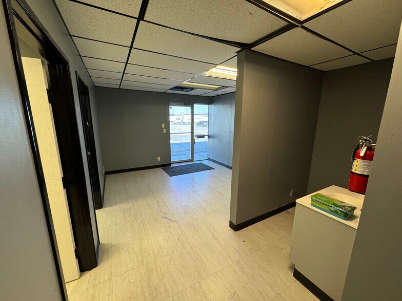 More Photos Of 10826 E Newton Pl, Tulsa Service For Lease