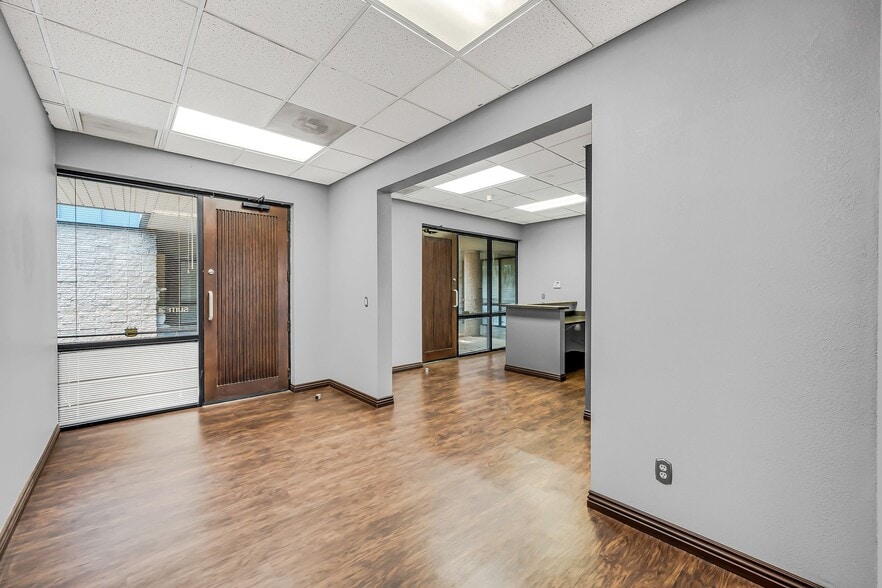 More Photos Of 145 E University Dr, Mesa Office For Lease