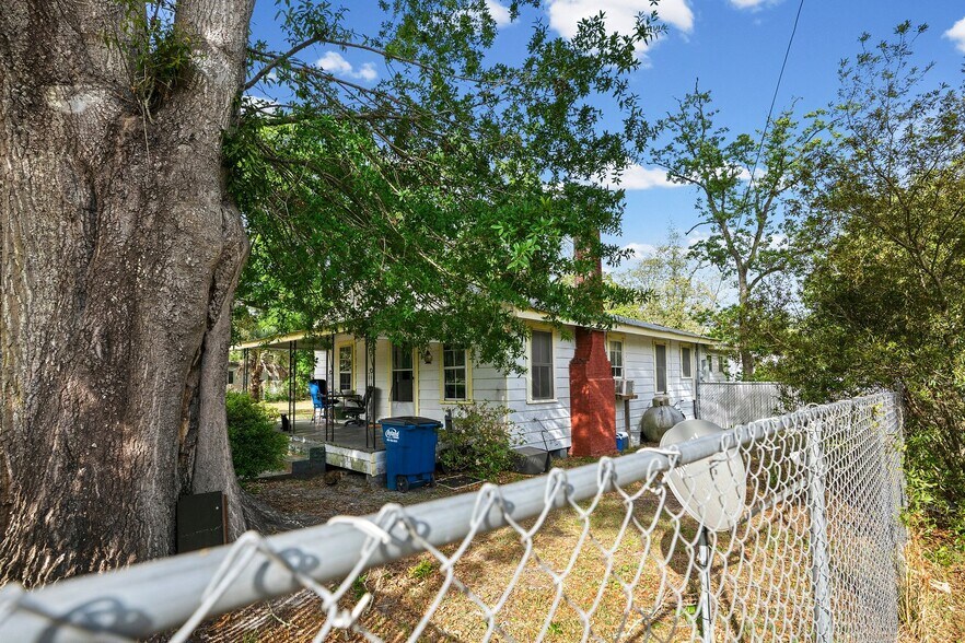 More Photos Of 209 Cannon St, Nahunta Multifamily For Sale