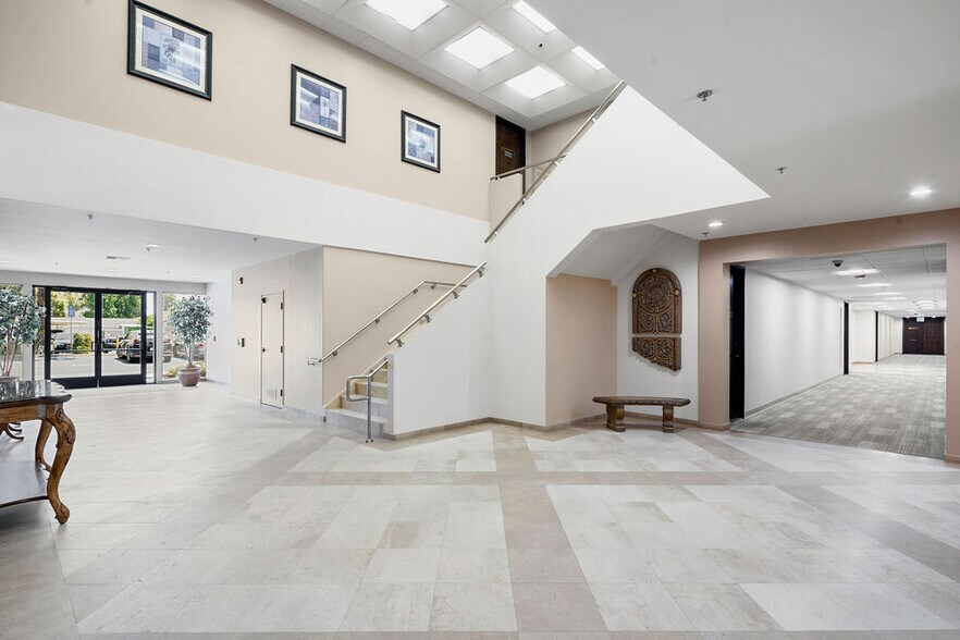 More Photos Of 200 New Stine Rd, Bakersfield Office For Sale