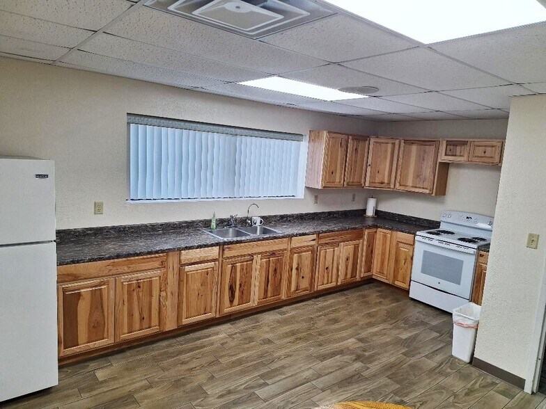 More Photos Of 1170 US Highway 45, Henderson Light Manufacturing For Sale