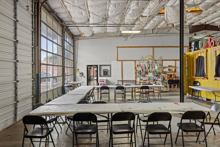 More Photos Of 333 E College St, Florence General Retail For Sale