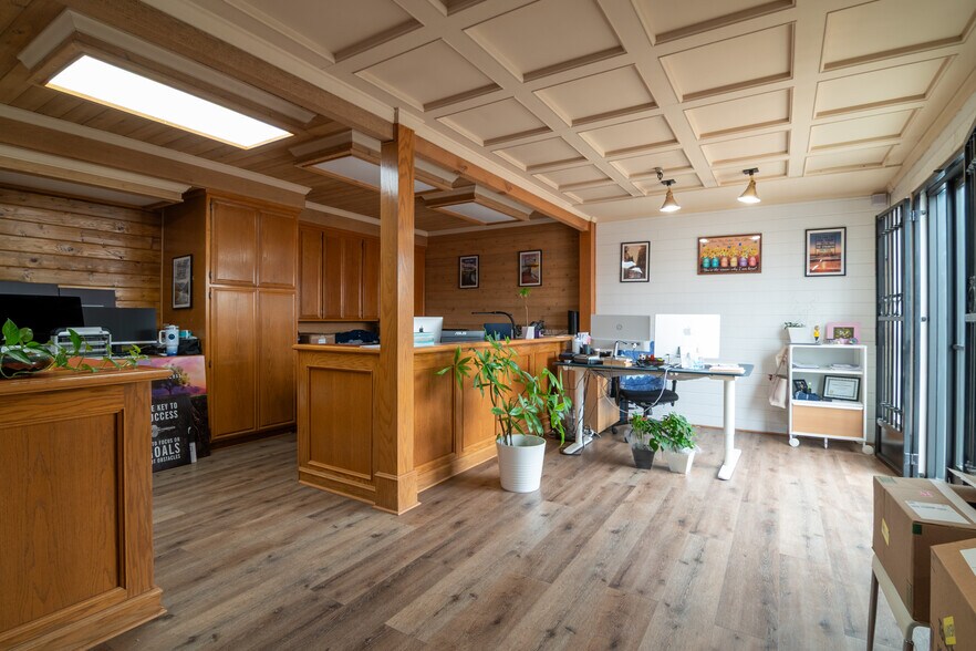 More Photos Of 11800 Vose St, North Hollywood Warehouse For Lease