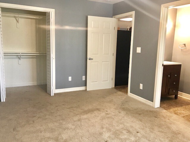 More Photos Of 7648 Broadview Dr, Houston Apartments For Sale