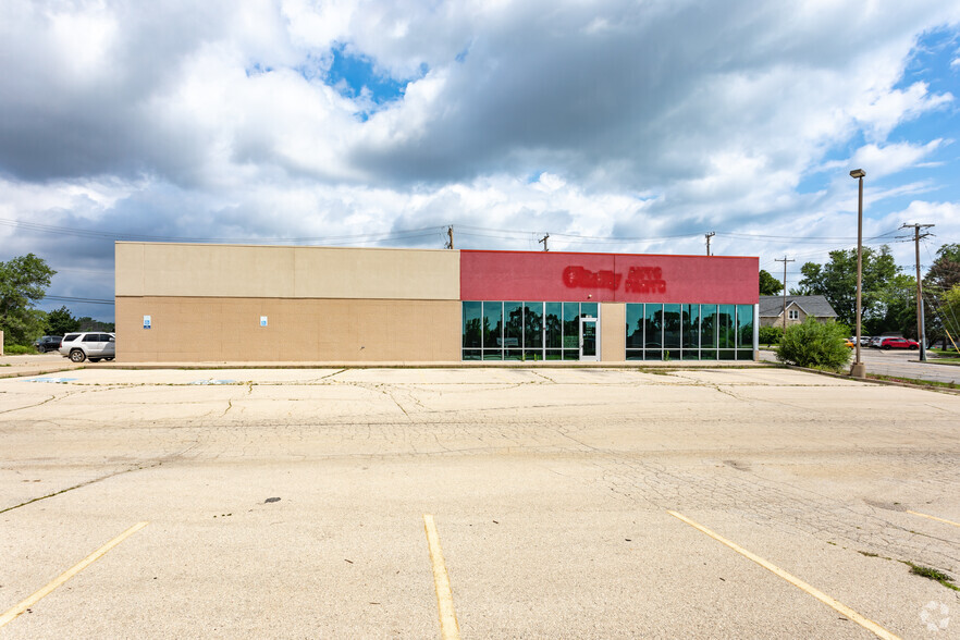 More Photos Of 6001 S Packard Ave, Cudahy Freestanding For Sale