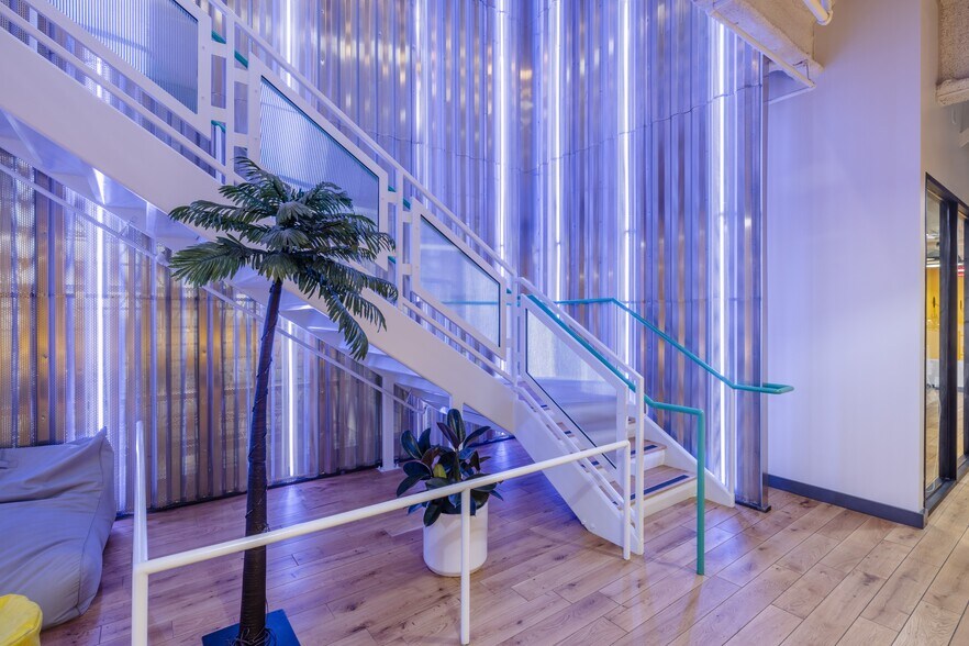 More Photos Of 10000 W Washington Blvd, Culver City Office For Sale