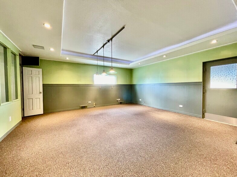 More Photos Of 7833 W Colfax Ave, Lakewood Auto Dealership For Lease