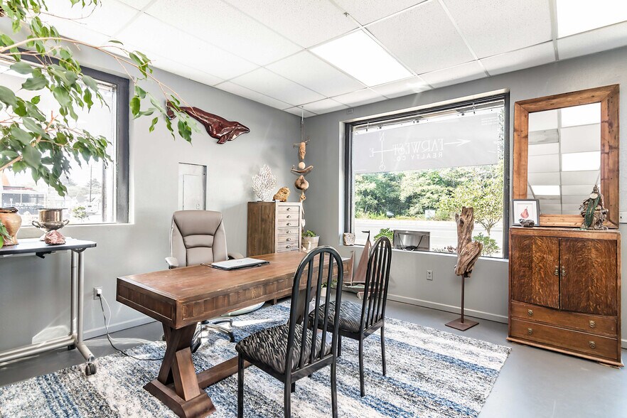 More Photos Of 3110 SE Highway 101, Lincoln City Storefront For Sale