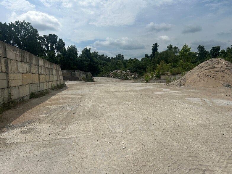 More Photos Of 5010 Old Alton Edwardsville Rd, Edwardsville Industrial For Sale
