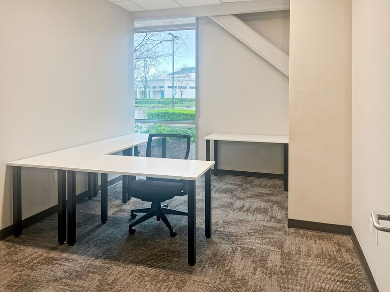 More Photos Of 265 E River Park Cir, Fresno Coworking Space