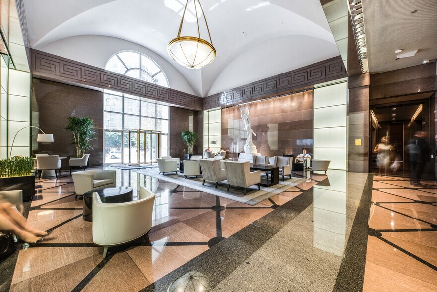 More Photos Of 100 Crescent Ct, Dallas Office For Lease