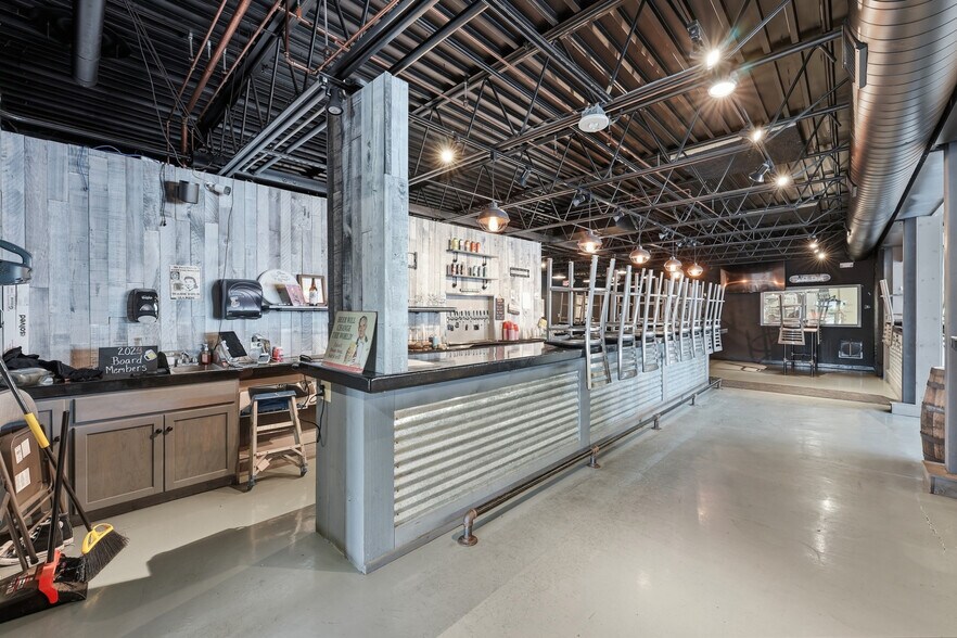 More Photos Of 89 Baldwin St, West Springfield Manufacturing For Sale