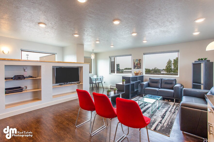 More Photos Of 8801-8811 Toloff St, Anchorage Office For Sale