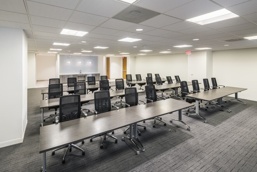 More Photos Of 6191 N State Highway 161, Irving Office For Lease