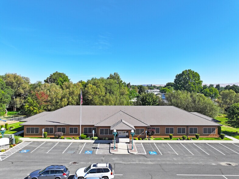 More Photos Of 1607 Creekside Loop, Yakima Medical For Lease