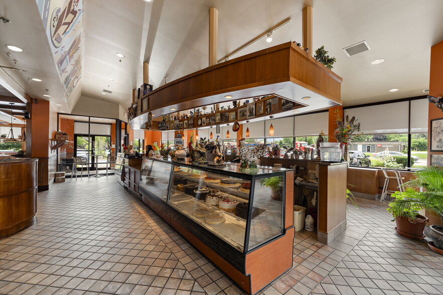 More Photos Of 980 W Lake St, Addison Restaurant For Sale