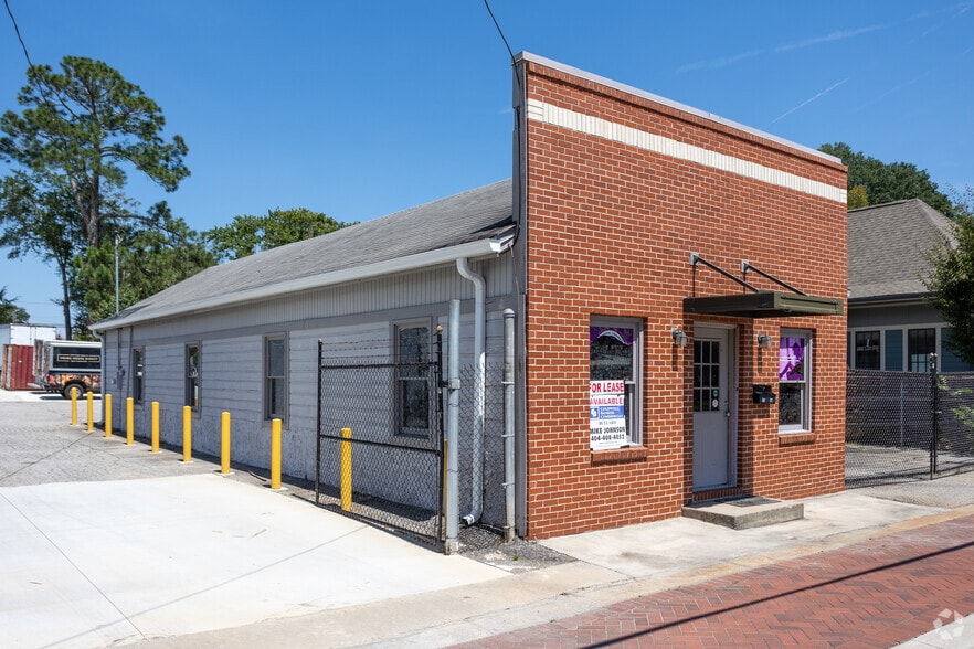Primary Photo Of 5077 Union St, Union City Freestanding For Lease