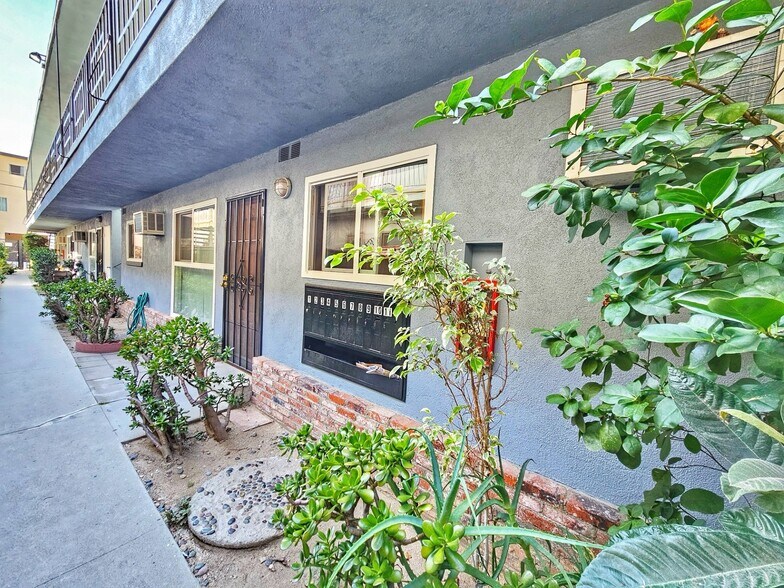 More Photos Of 402 E Dryden Ave, Glendale Apartments For Sale