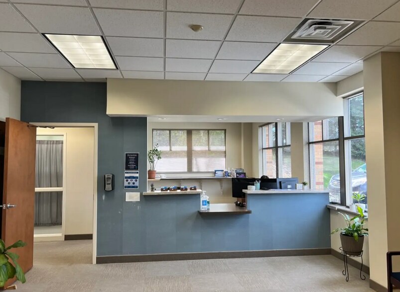 More Photos Of 3300 Eagle Run Dr NE, Grand Rapids Medical For Lease
