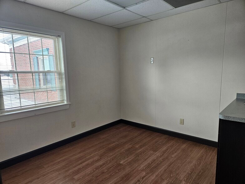 More Photos Of 4700 Mcleod Dr E, Saginaw Medical For Lease