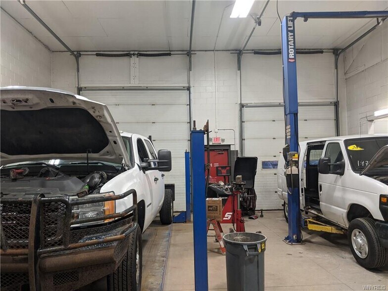 More Photos Of 3106 Walden Ave, Depew Auto Repair For Sale