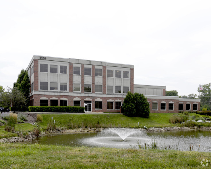 Primary Photo Of 2101 Waukegan Rd, Bannockburn Medical For Lease