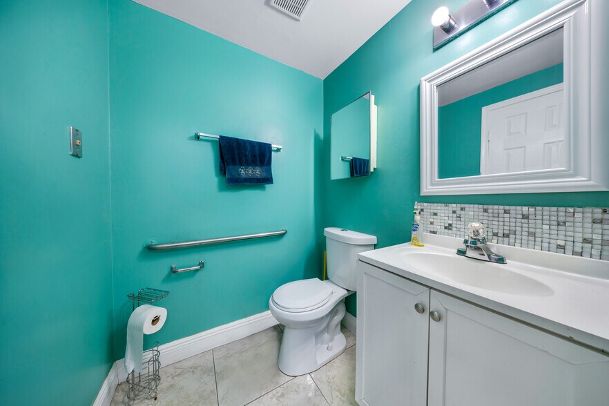 More Photos Of 7760 W 20th Ave, Hialeah Warehouse For Sale