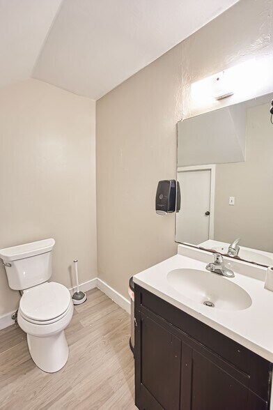 More Photos Of 1560 Matthew Dr, Fort Myers Medical For Sale