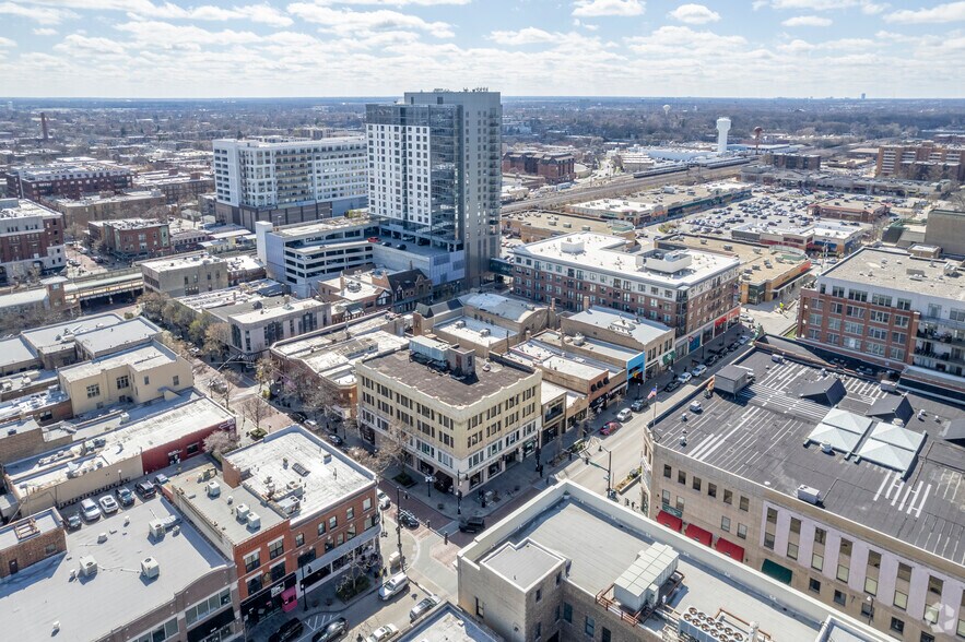 More Photos Of 1100 Lake St, Oak Park Unknown For Lease