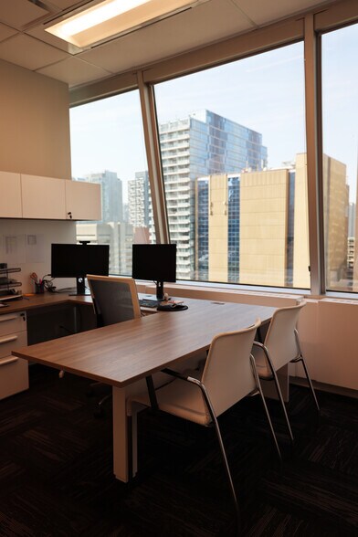 More Photos Of 375 University Ave, Toronto Office For Lease