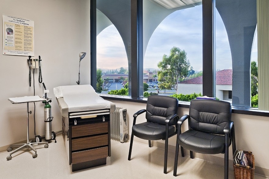 More Photos Of 23521 Paseo de Valencia, Laguna Hills Medical For Lease