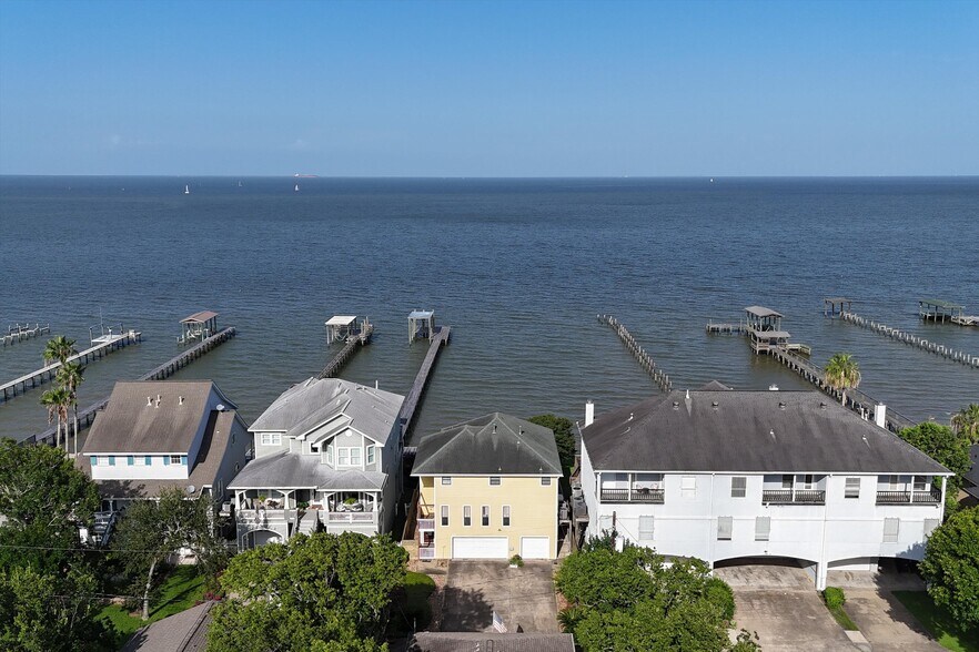 More Photos Of 804 Bay Ave, Kemah Specialty For Sale