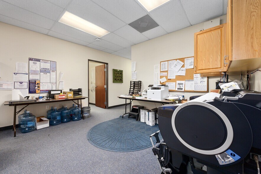 More Photos Of 165 Tecon Cv, Buda Warehouse For Lease