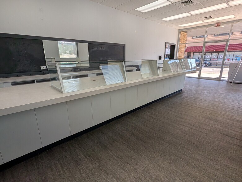 More Photos Of 26-30 W Stephenson St, Freeport General Retail For Sale