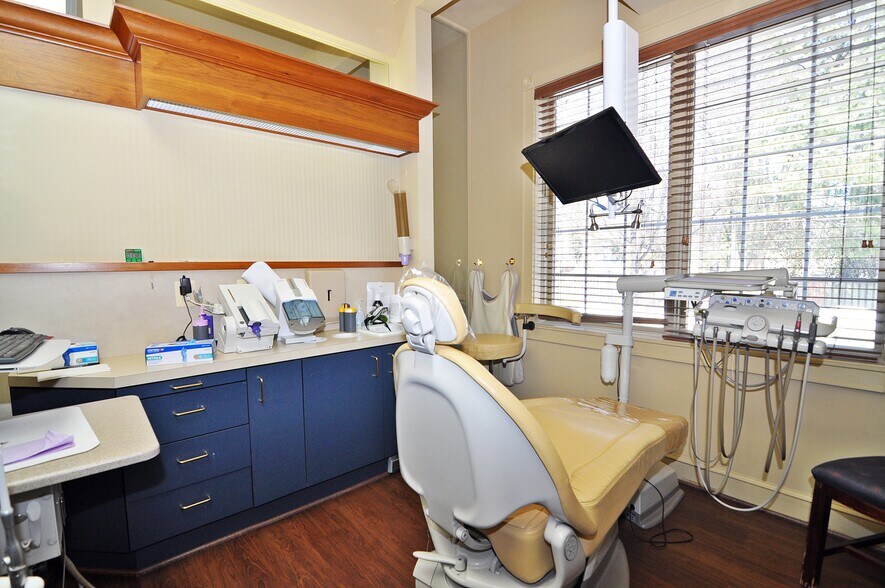 More Photos Of 10614 Warwick Ave, Fairfax Office For Lease