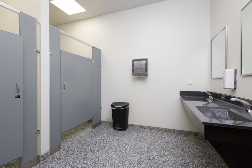 More Photos Of 317 Studdart Ave, Graceville General Retail For Sale