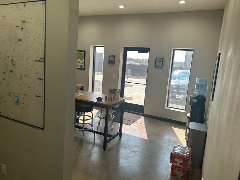 More Photos Of 1107 County Road 264, Bertram Unknown For Lease