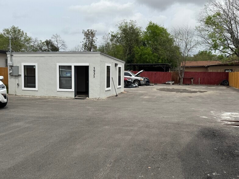 More Photos Of 1935-1939 Rigsby Ave, San Antonio General Retail For Sale