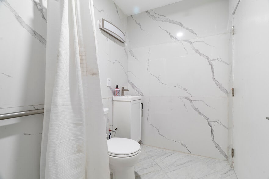 More Photos Of 431 W J St, Oakdale Assisted Living For Sale