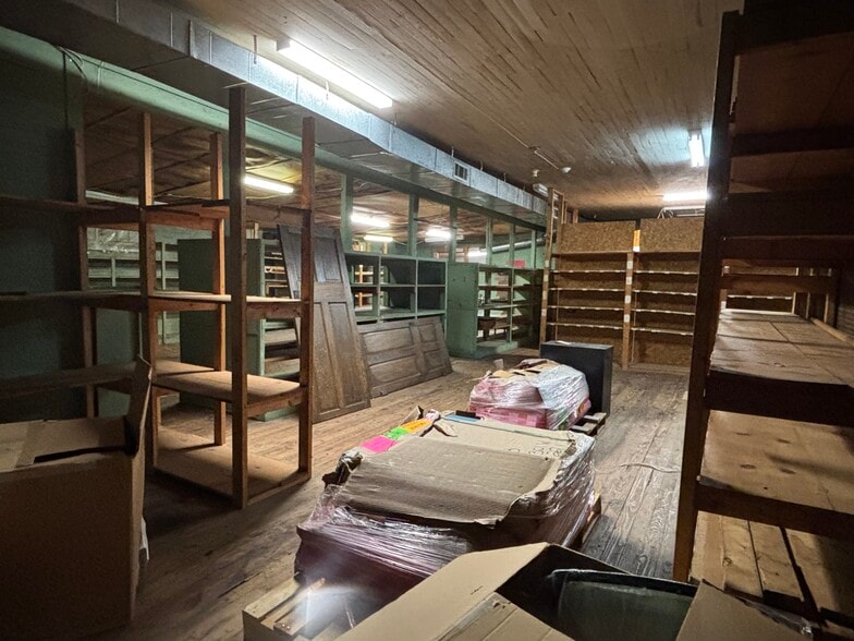 More Photos Of 1304 S Broad St, Monroe Flex For Lease