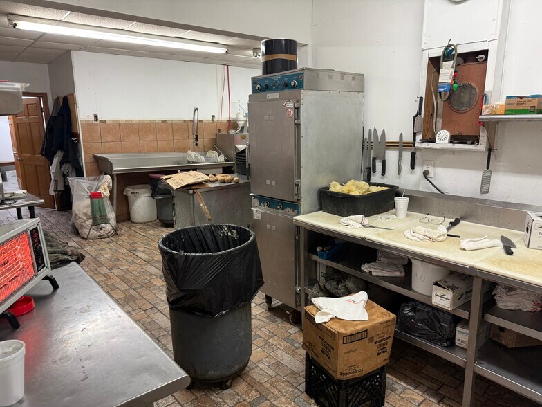 More Photos Of 704 Janette Dr, Vandalia Restaurant For Lease