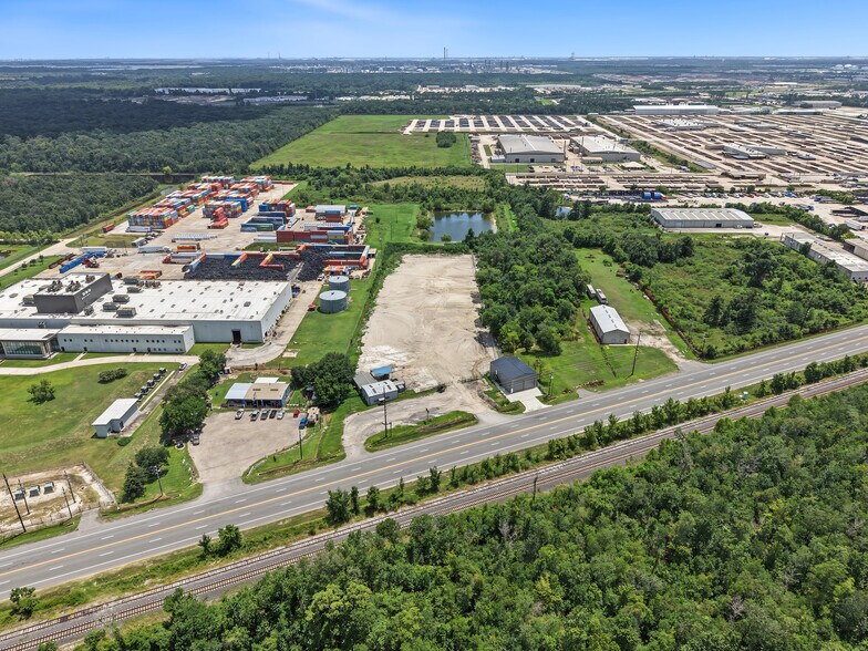 More Photos Of 17928 Beaumont Hwy, Houston Warehouse For Lease
